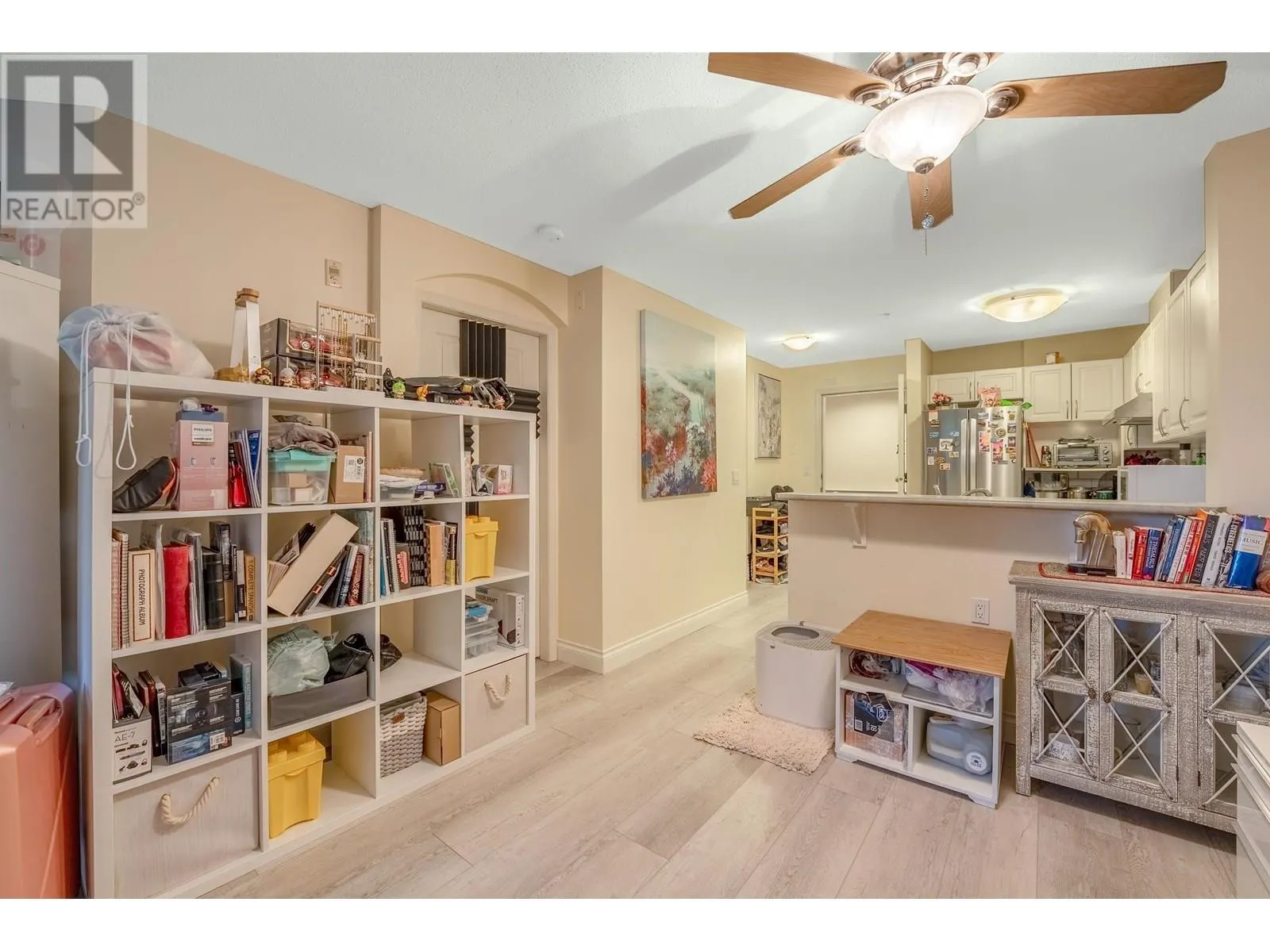 416 960 LYNN VALLEY ROAD
