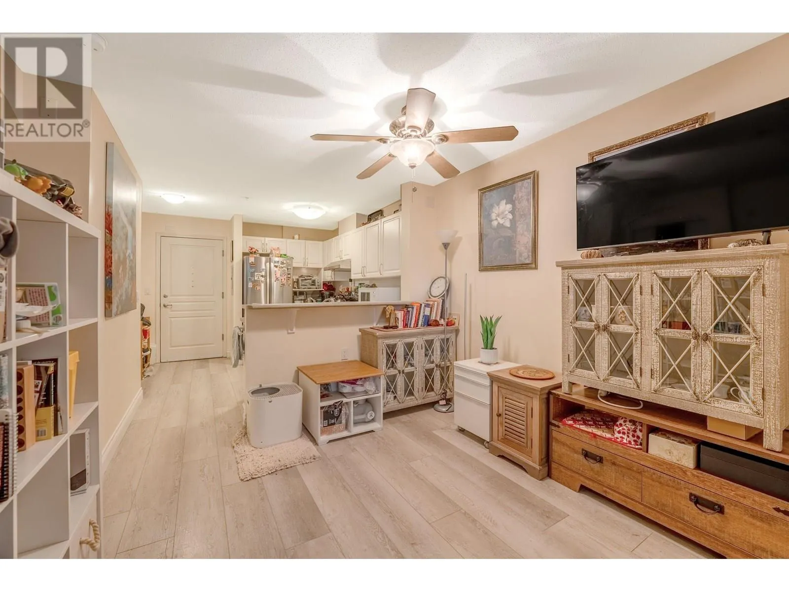 416 960 LYNN VALLEY ROAD