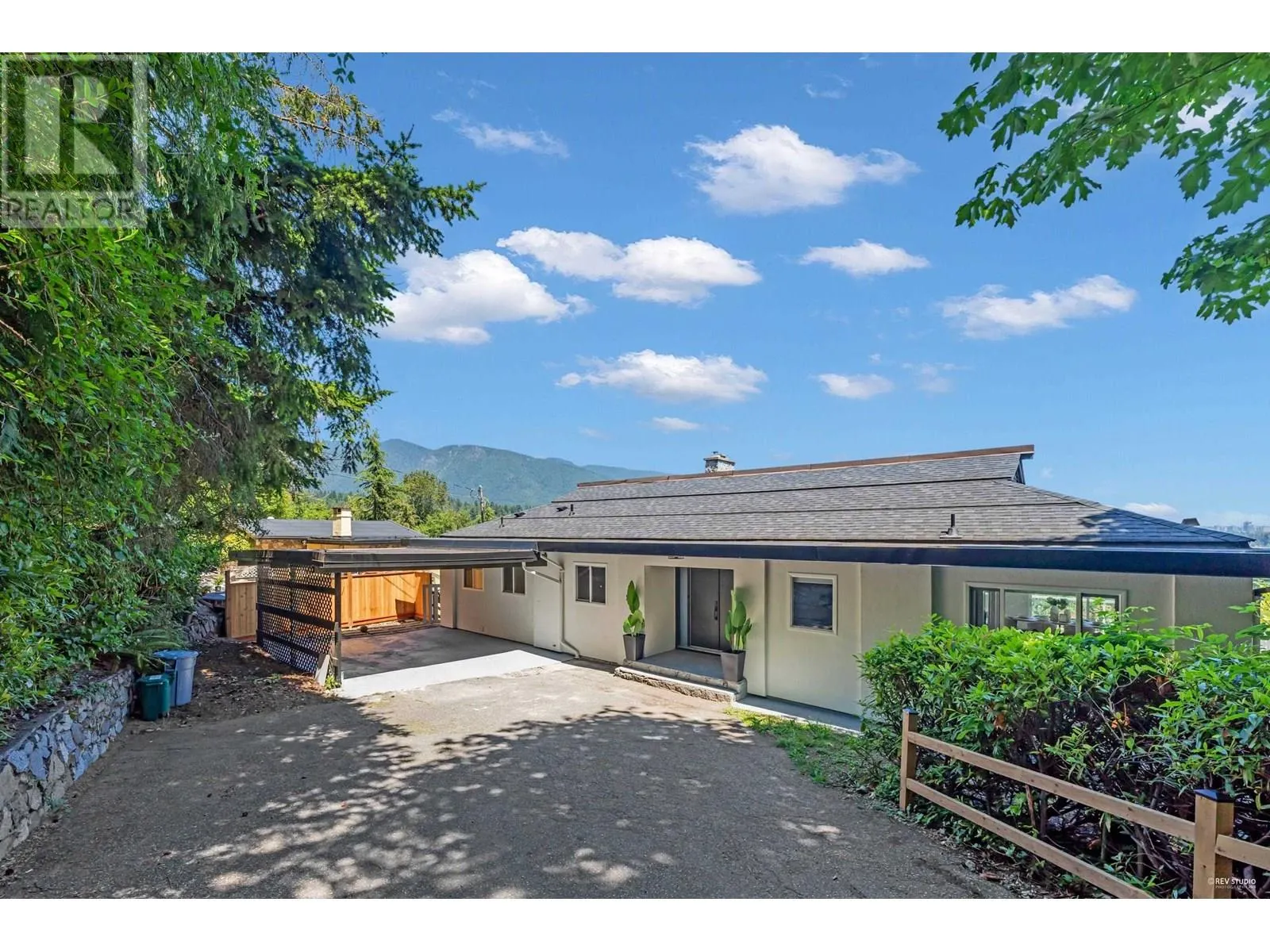 818 YOUNETTE DRIVE