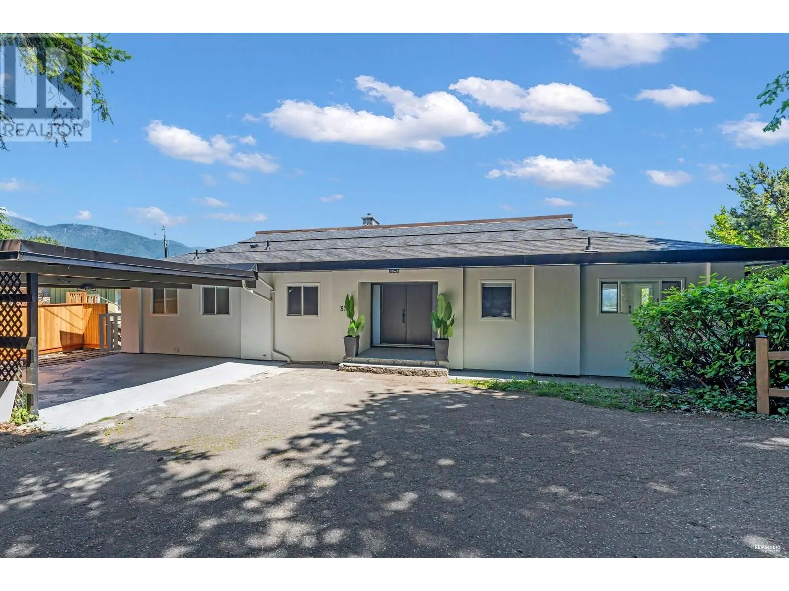 818 YOUNETTE DRIVE