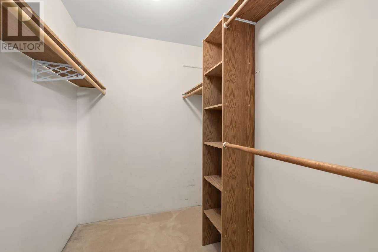 1605 HEMLOCK PLACE