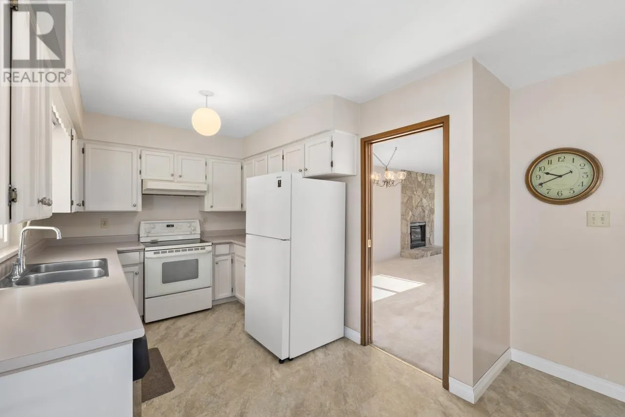 1605 HEMLOCK PLACE