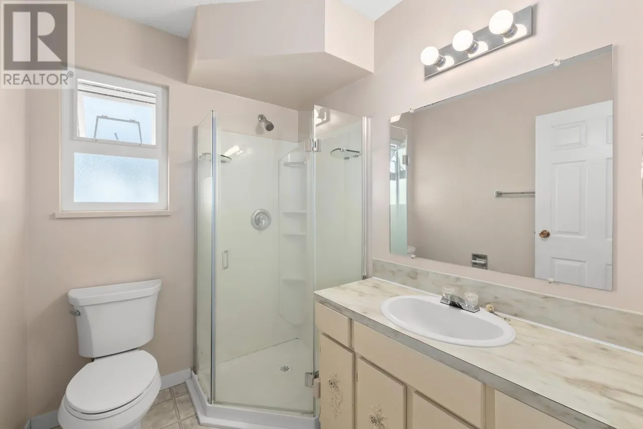 1605 HEMLOCK PLACE