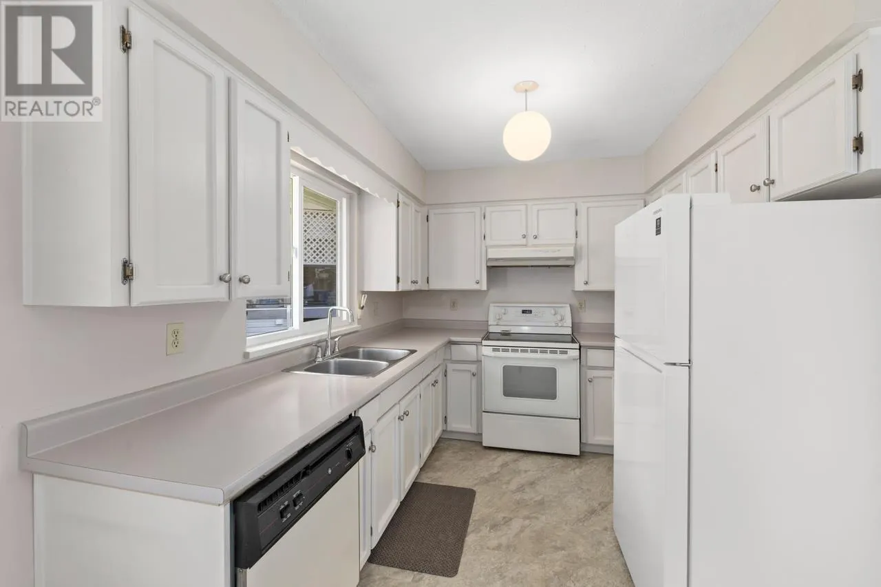 1605 HEMLOCK PLACE