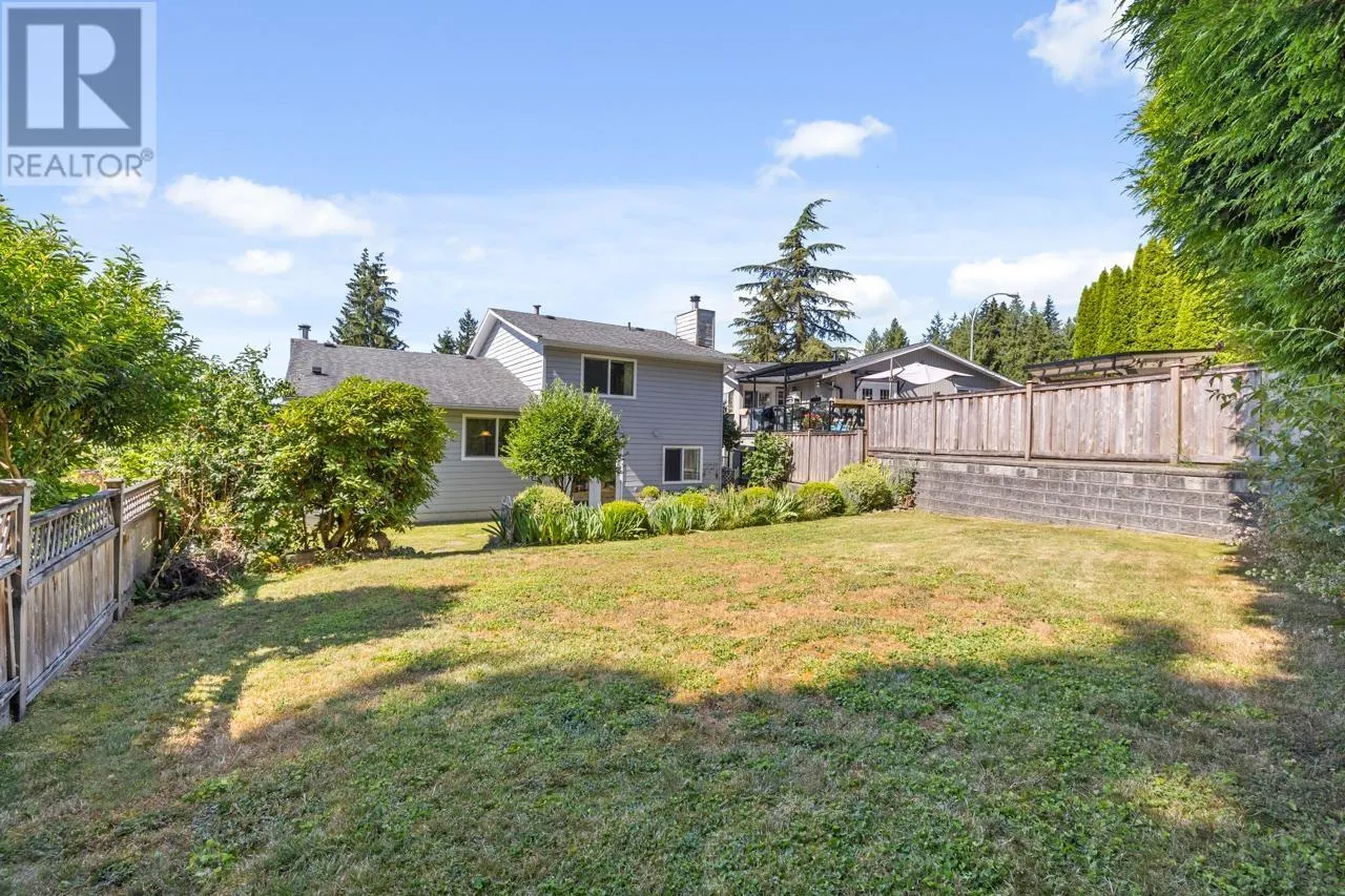 1605 HEMLOCK PLACE