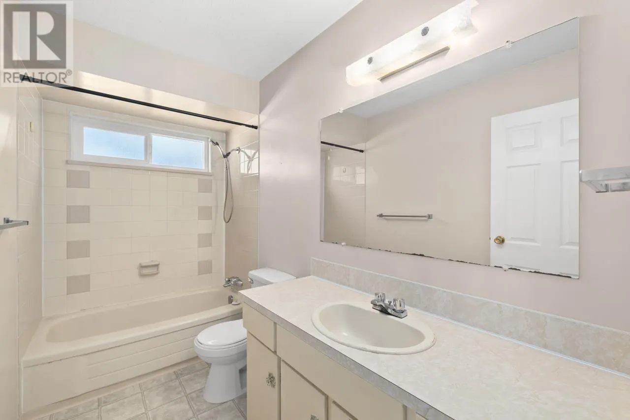 1605 HEMLOCK PLACE