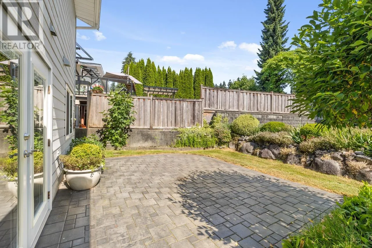 1605 HEMLOCK PLACE