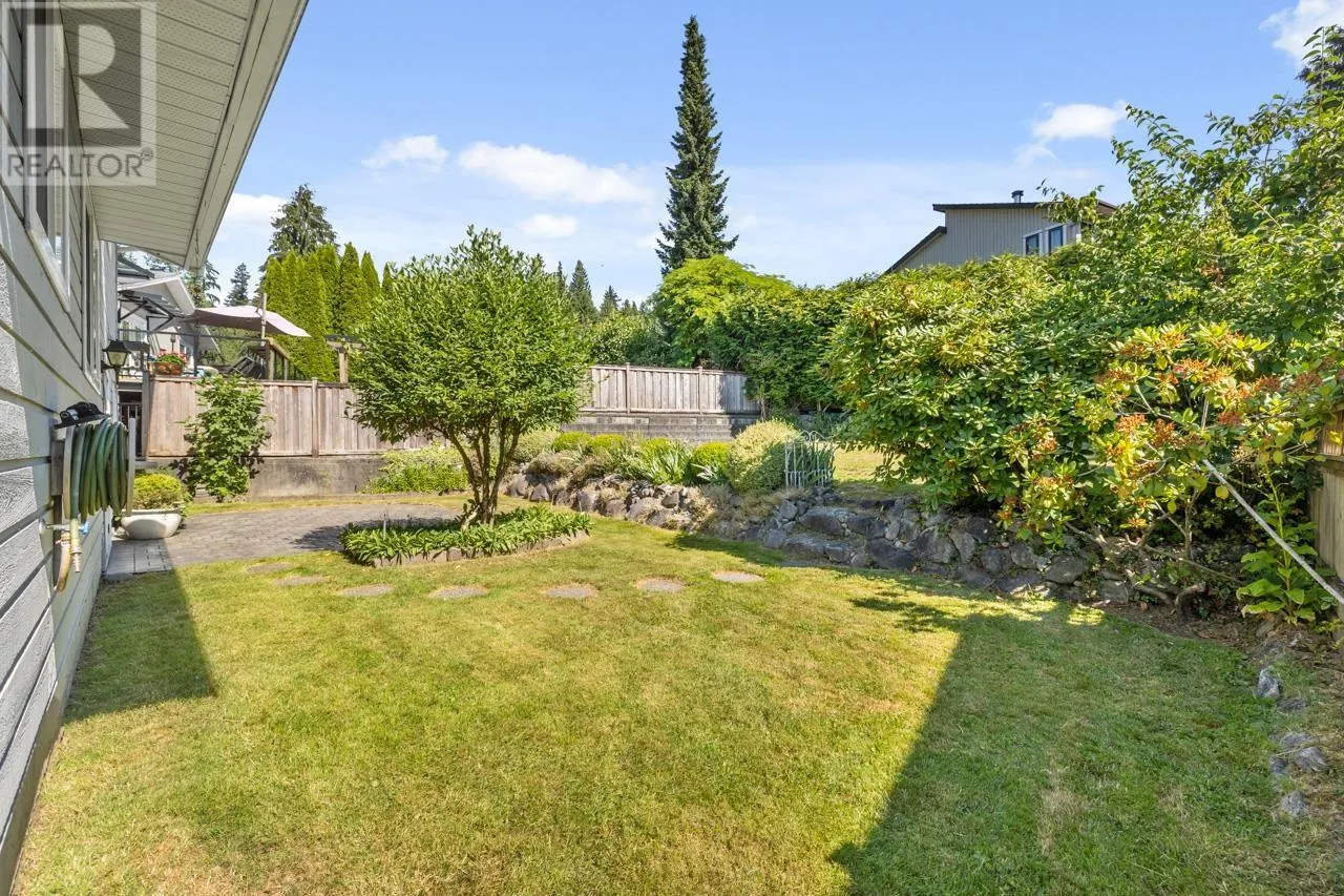 1605 HEMLOCK PLACE