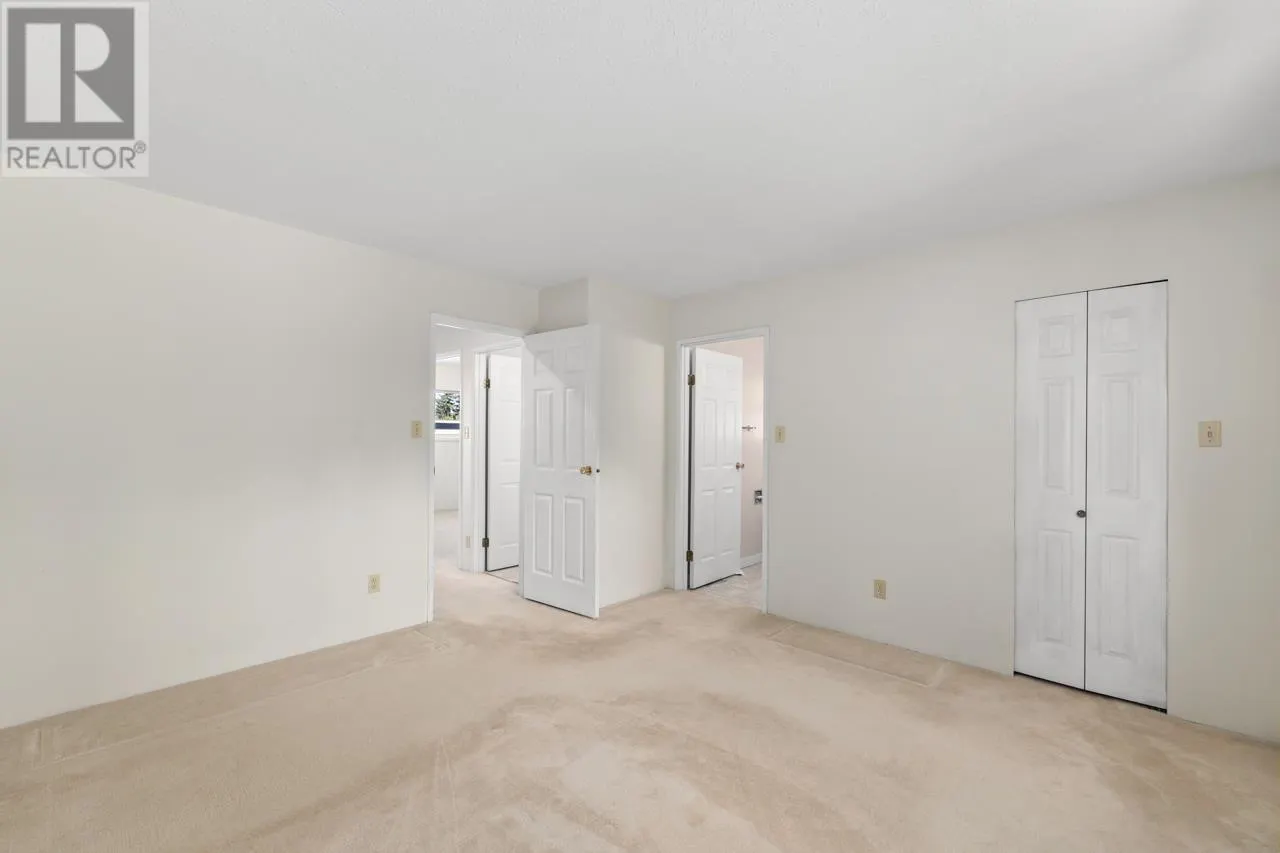 1605 HEMLOCK PLACE