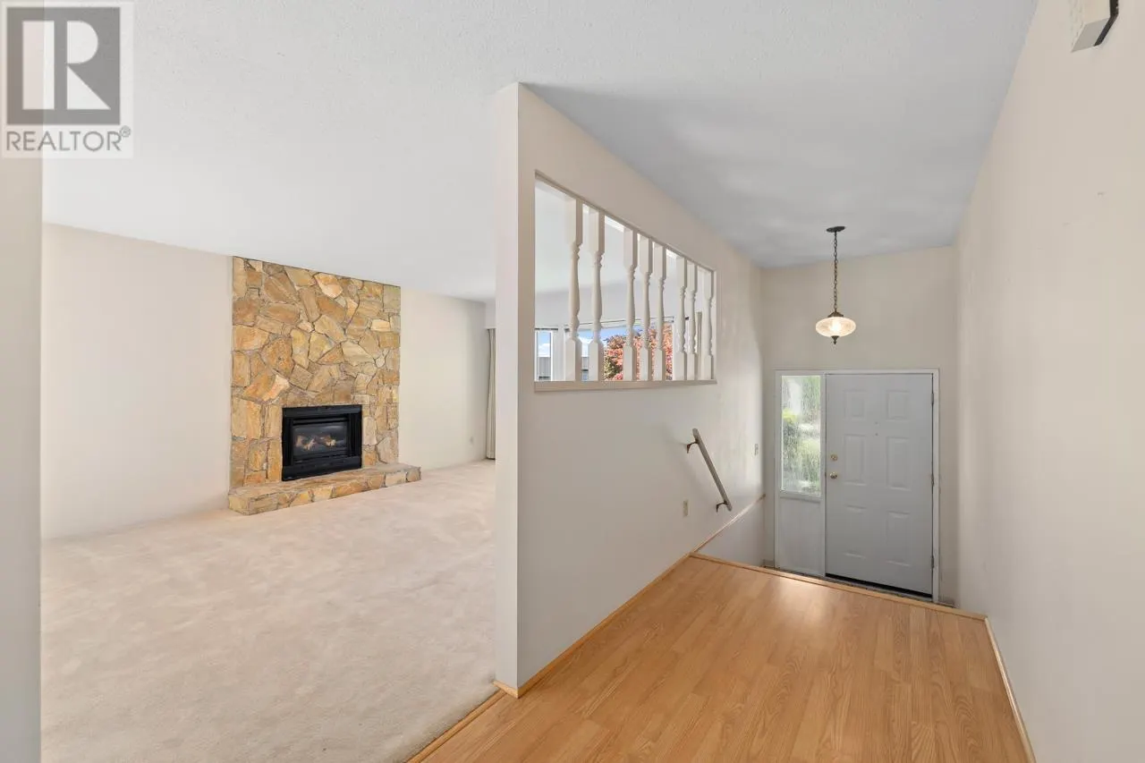 1605 HEMLOCK PLACE