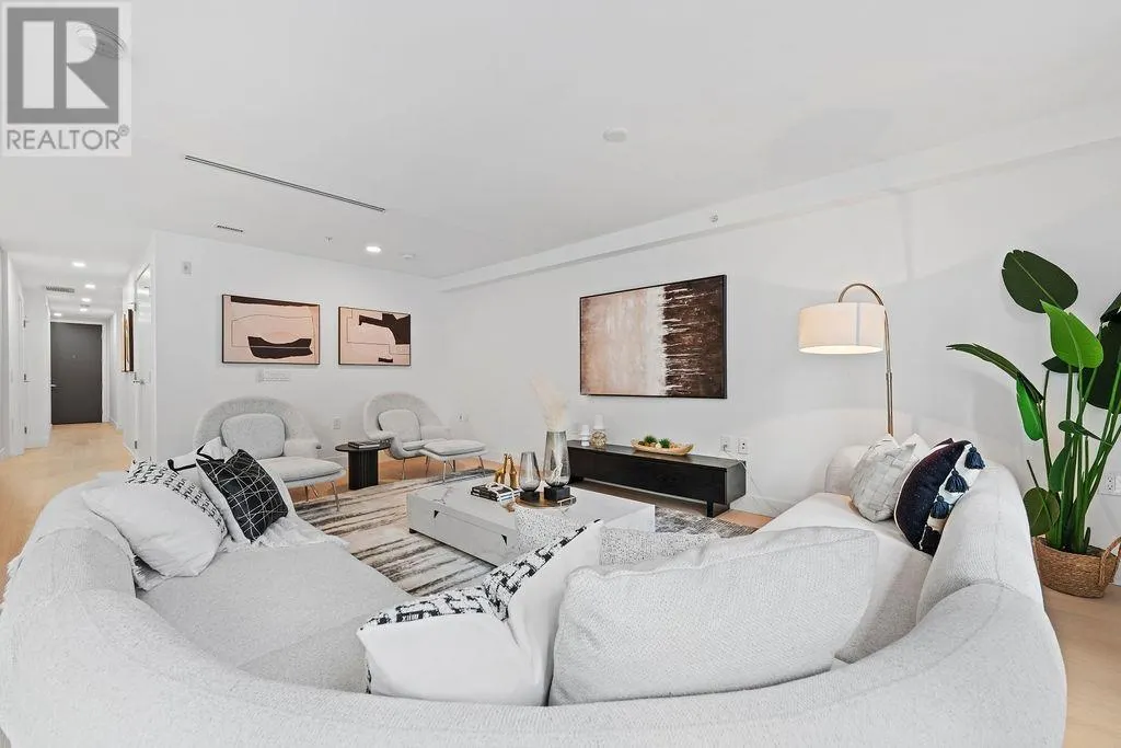202 1331 MARINE DRIVE