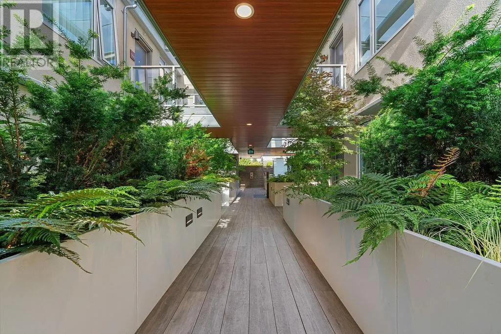 202 1331 MARINE DRIVE