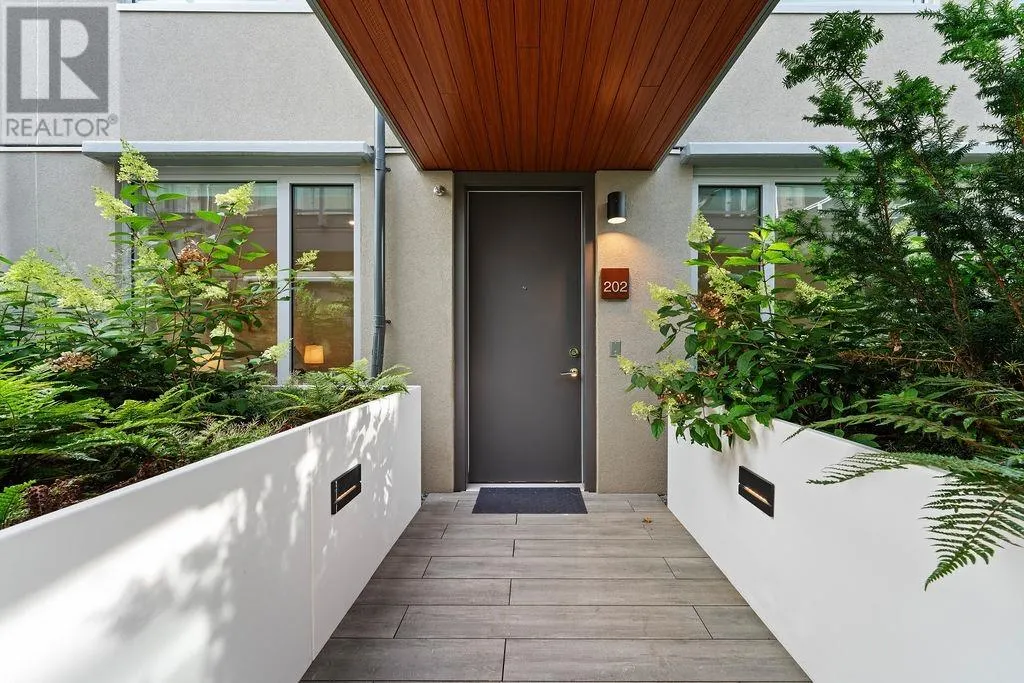 202 1331 MARINE DRIVE