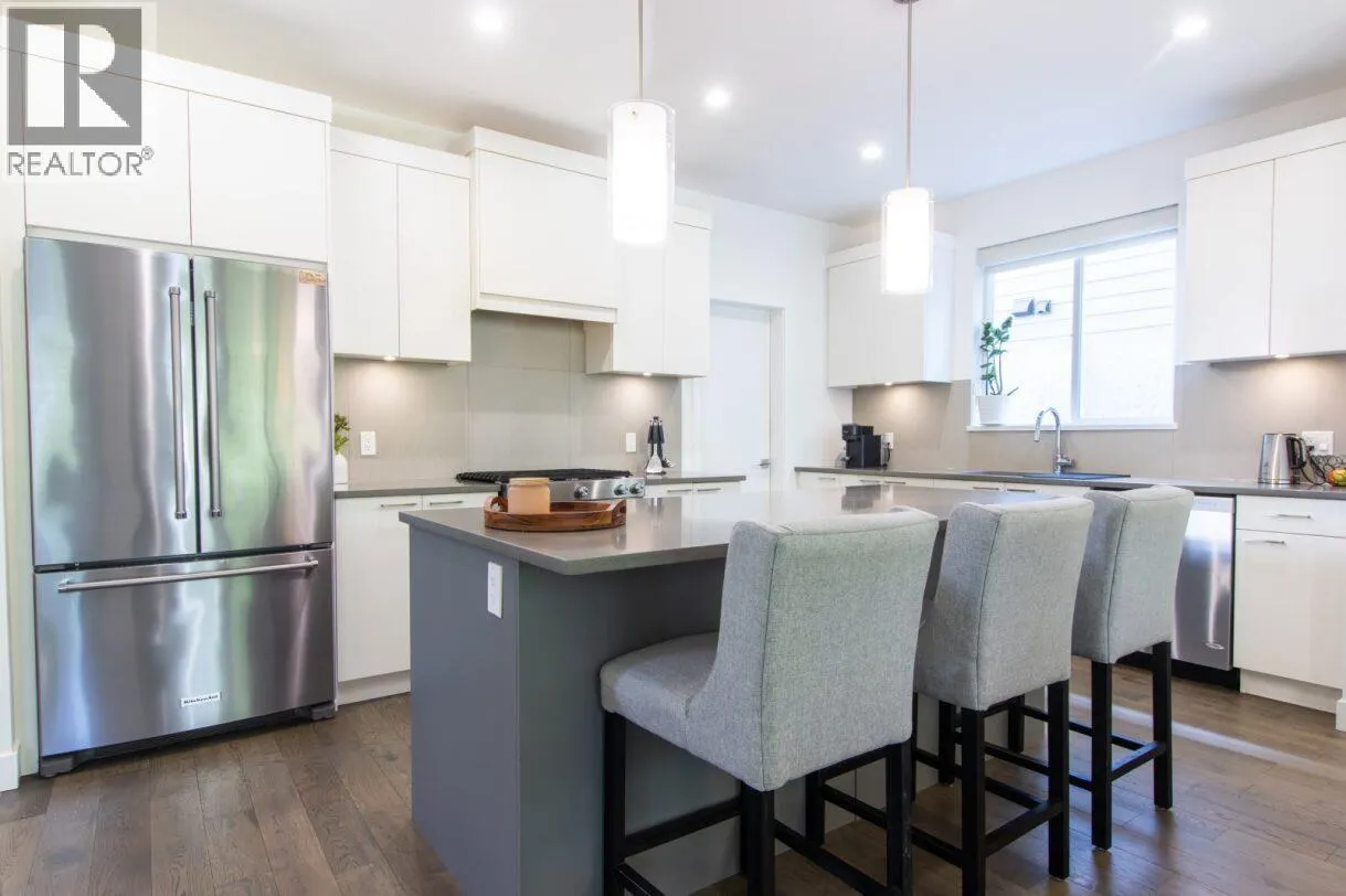 39253 FALCON CRESCENT