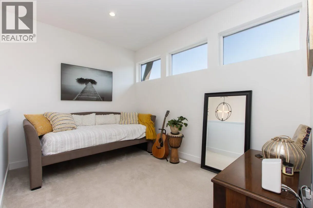 39253 FALCON CRESCENT