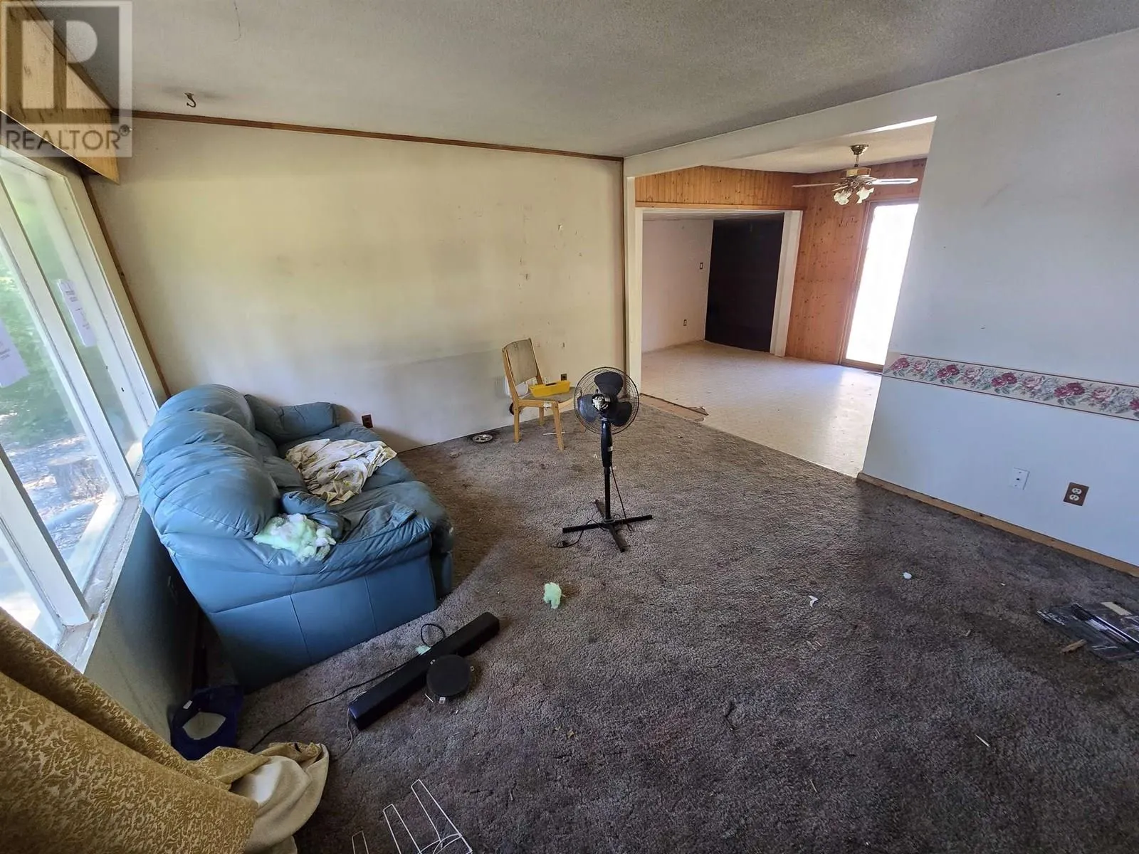 902 MAPLE DRIVE