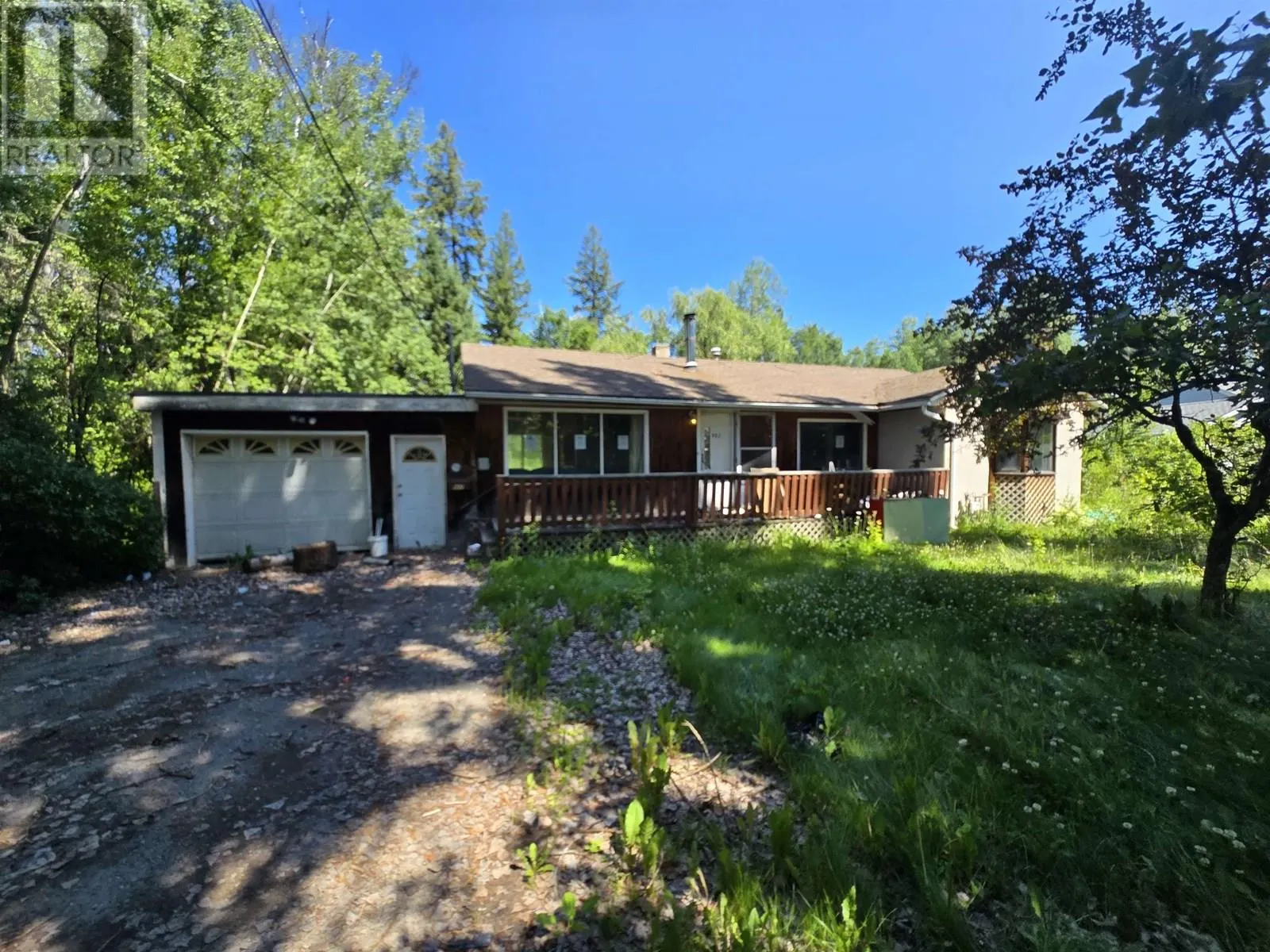 902 MAPLE DRIVE