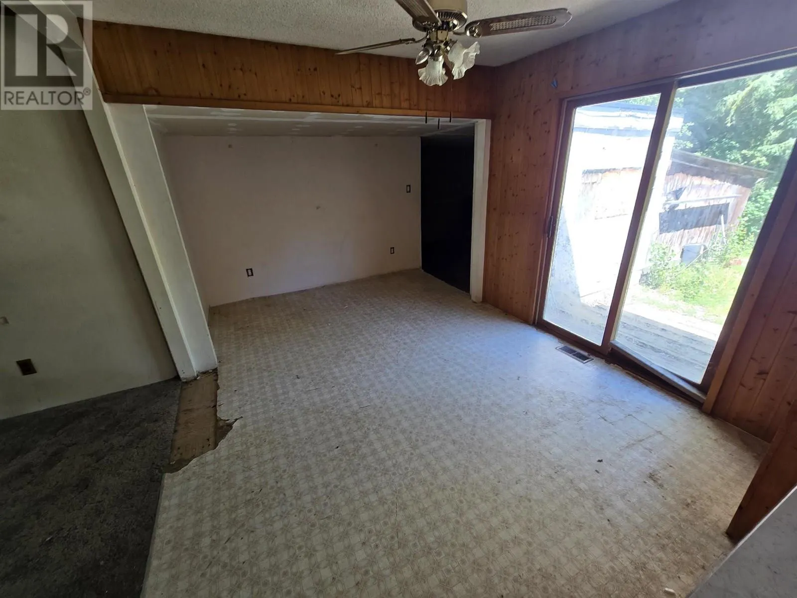 902 MAPLE DRIVE