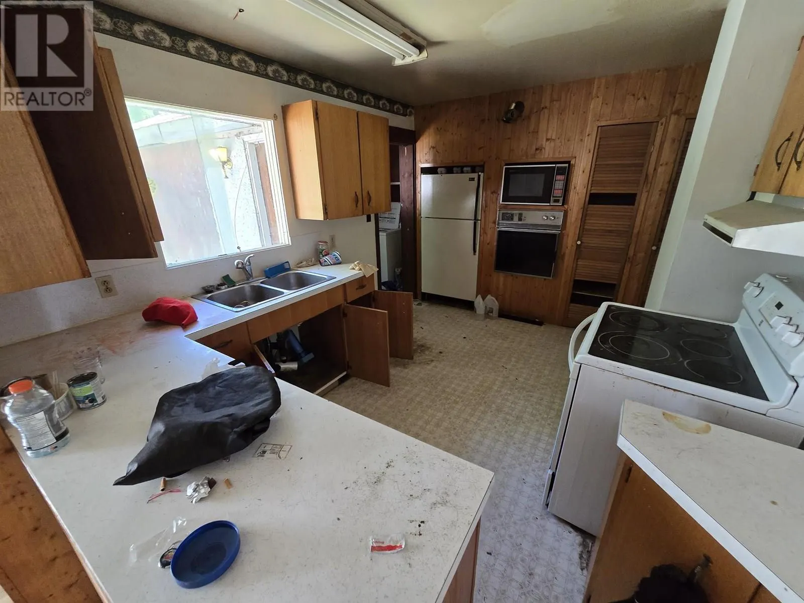 902 MAPLE DRIVE