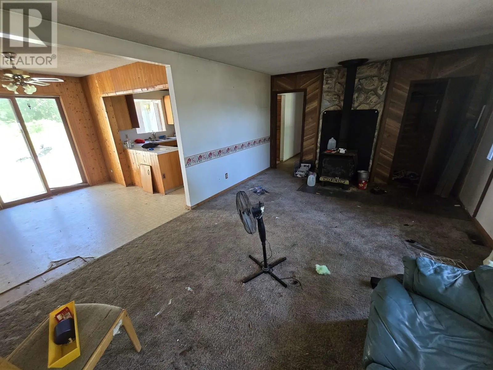 902 MAPLE DRIVE