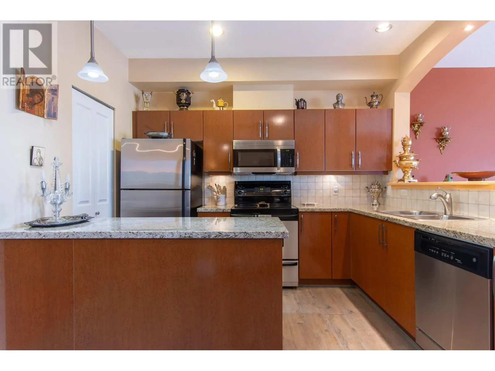 4 1024 GLACIER VIEW DRIVE