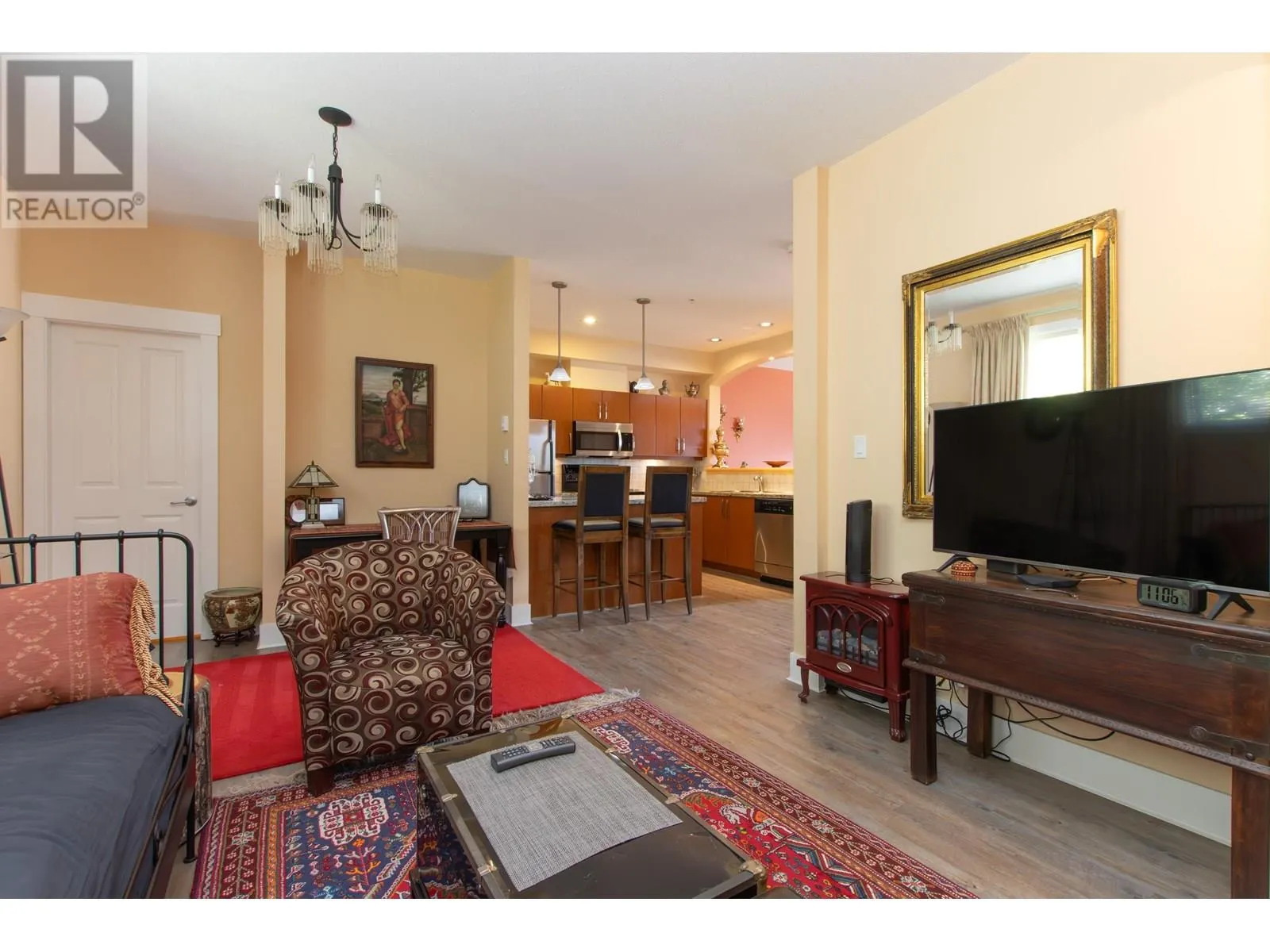 4 1024 GLACIER VIEW DRIVE