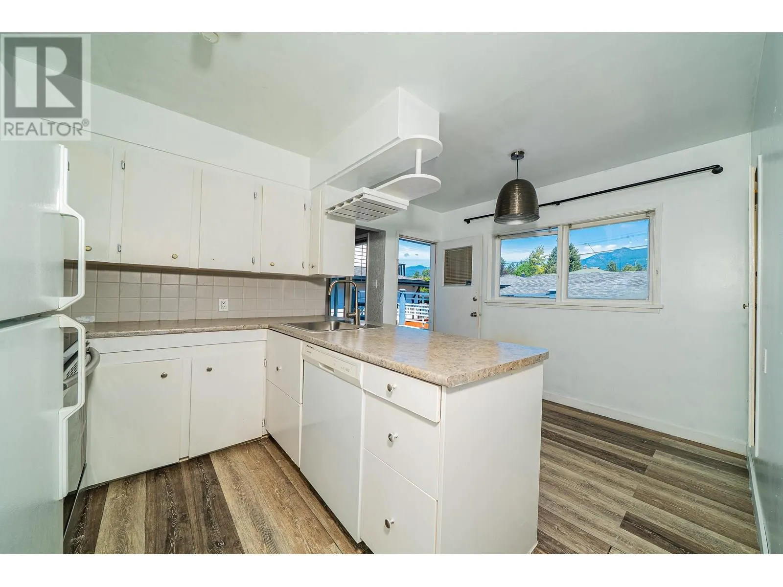 432 W 25TH STREET