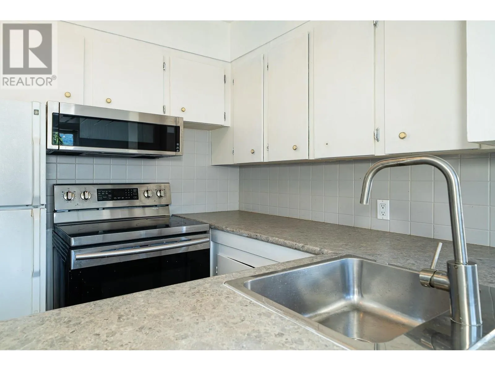 432 W 25TH STREET