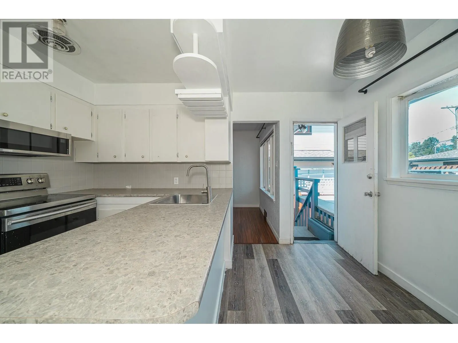 432 W 25TH STREET