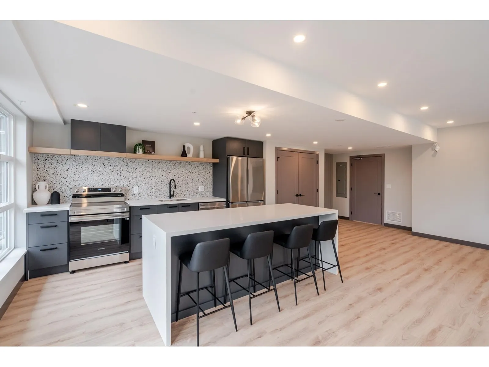 302 33920 BEST AVENUE