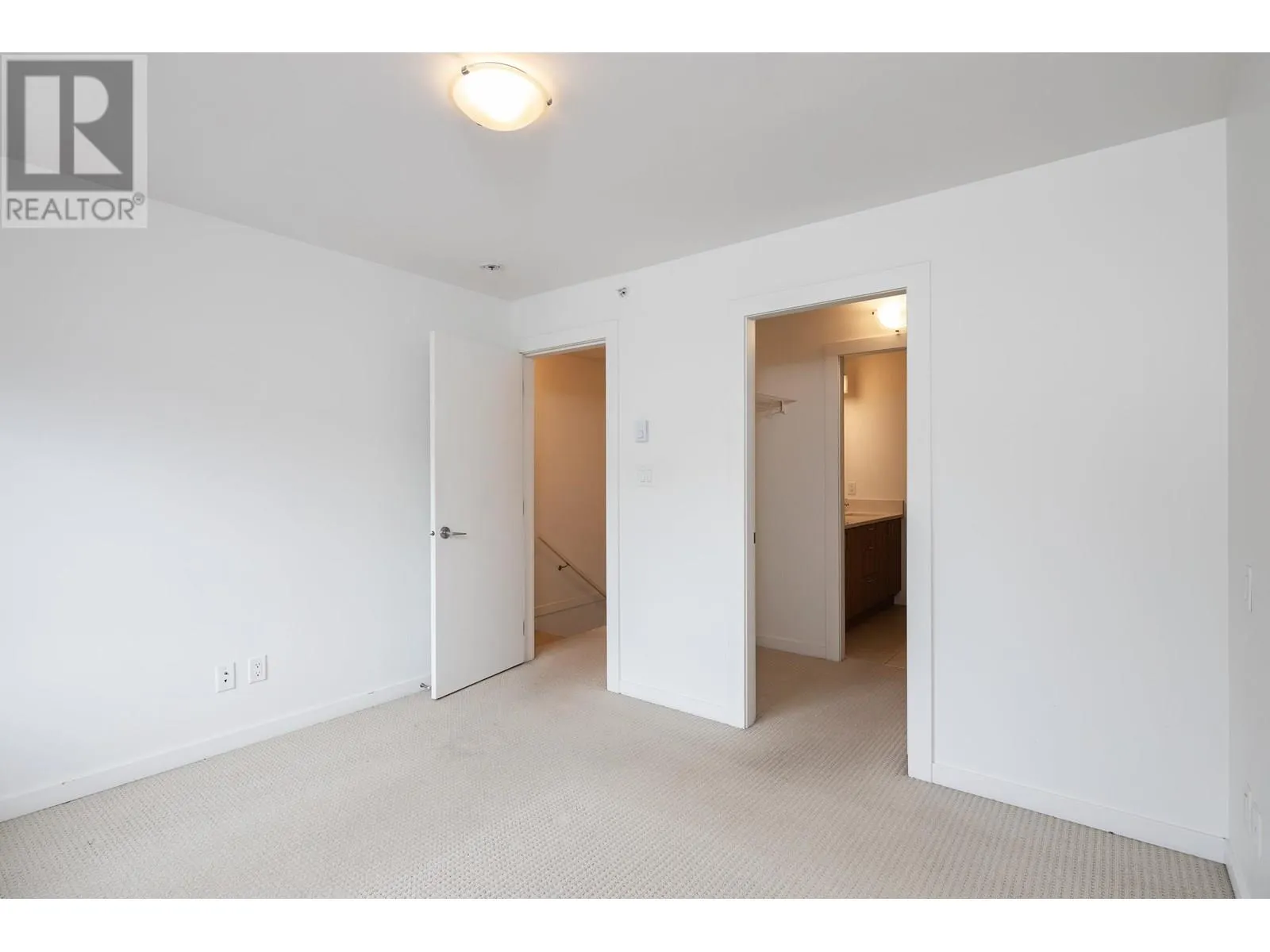 2 1188 WILSON CRESCENT
