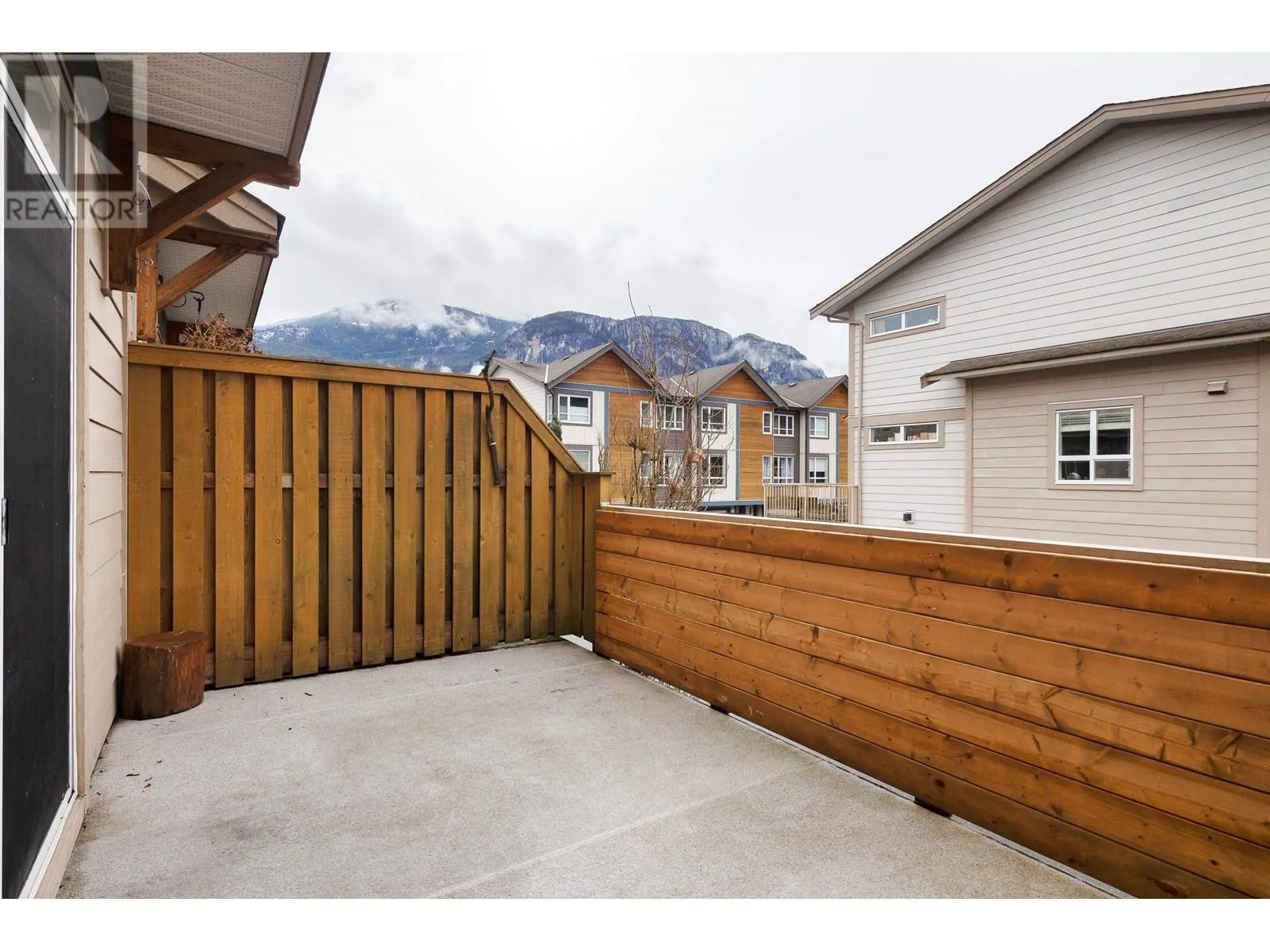 2 1188 WILSON CRESCENT