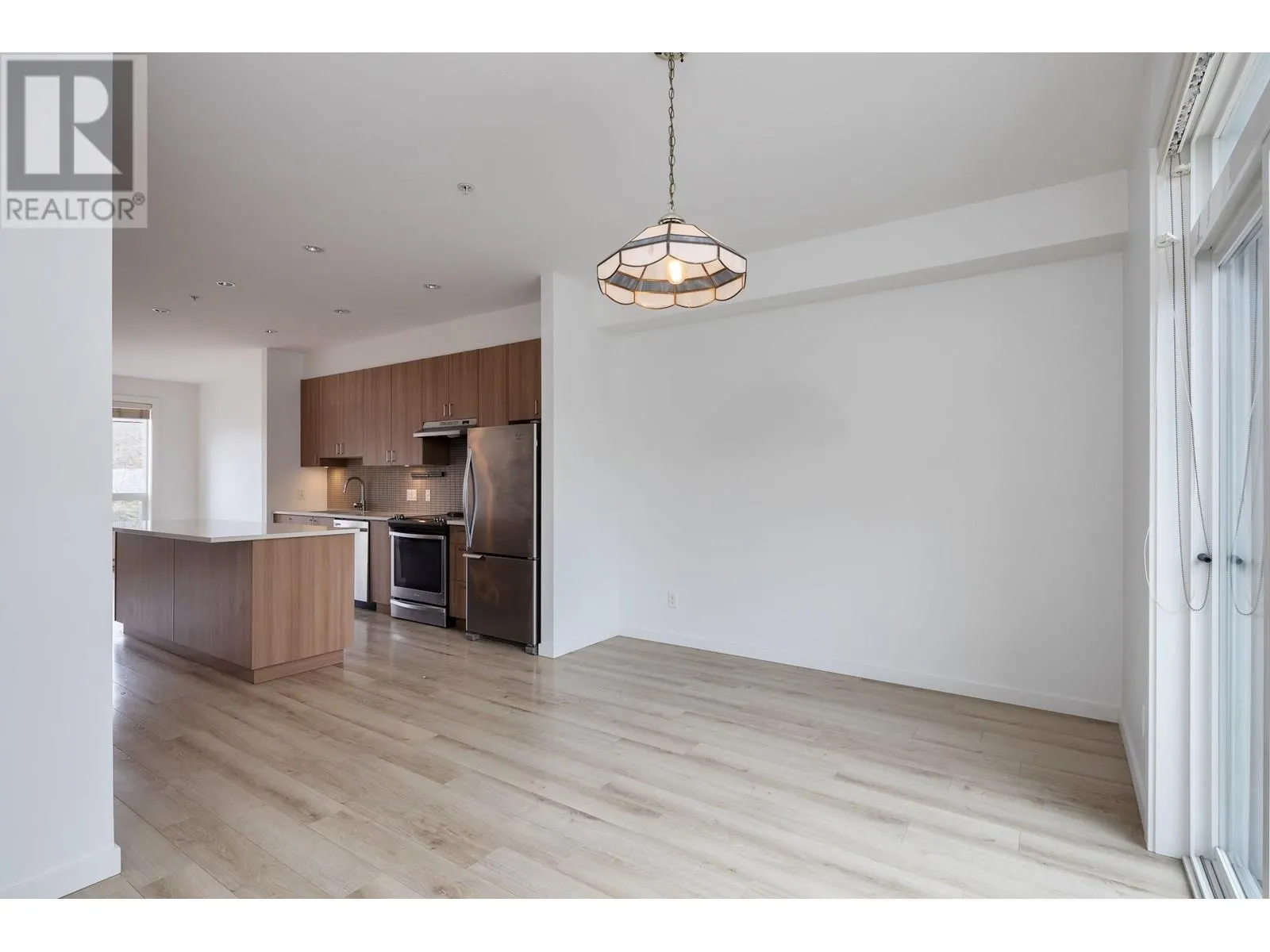 2 1188 WILSON CRESCENT