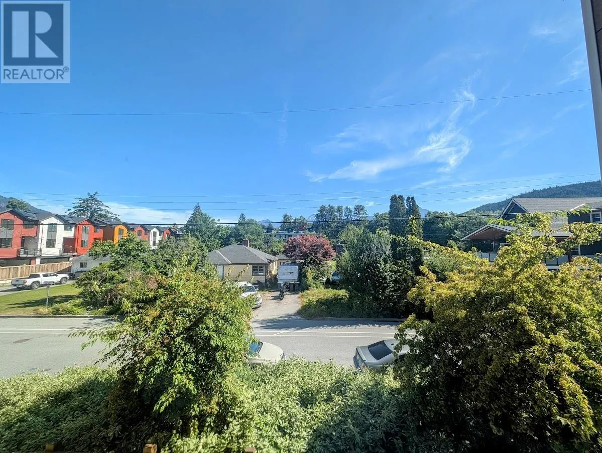 2 1188 WILSON CRESCENT