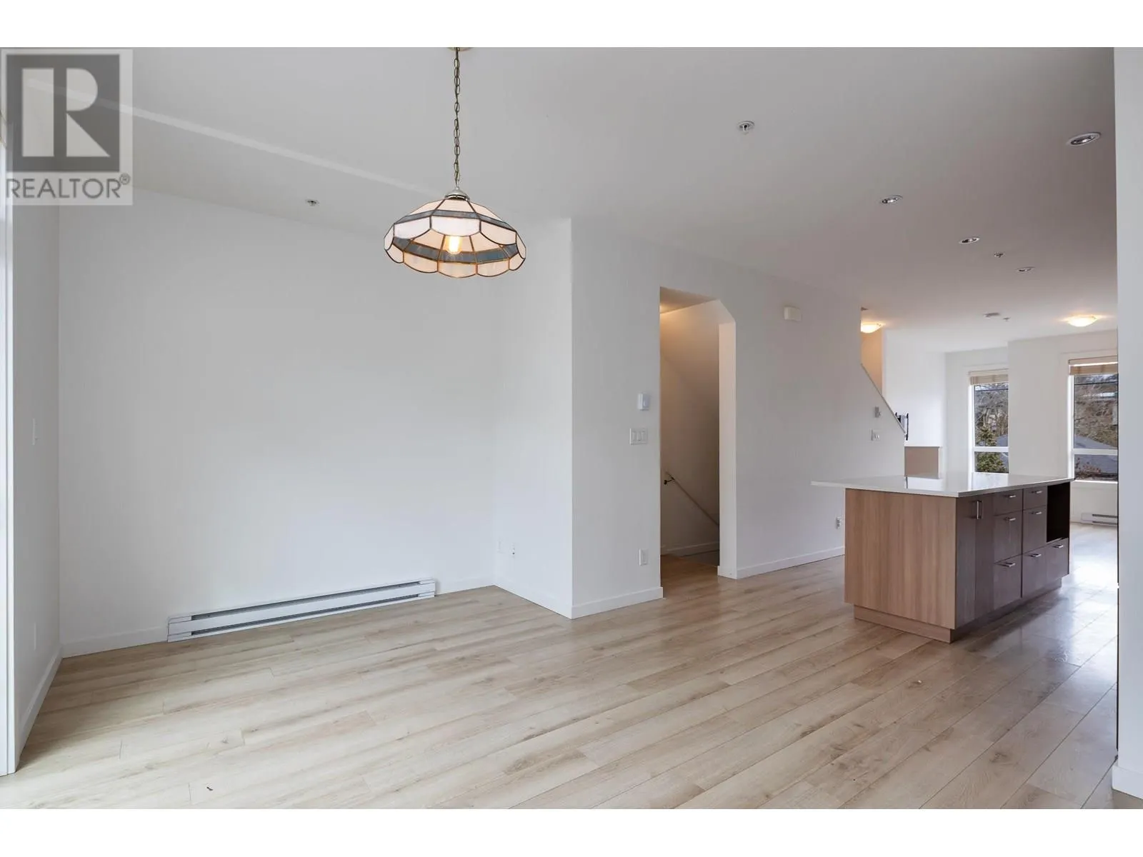2 1188 WILSON CRESCENT
