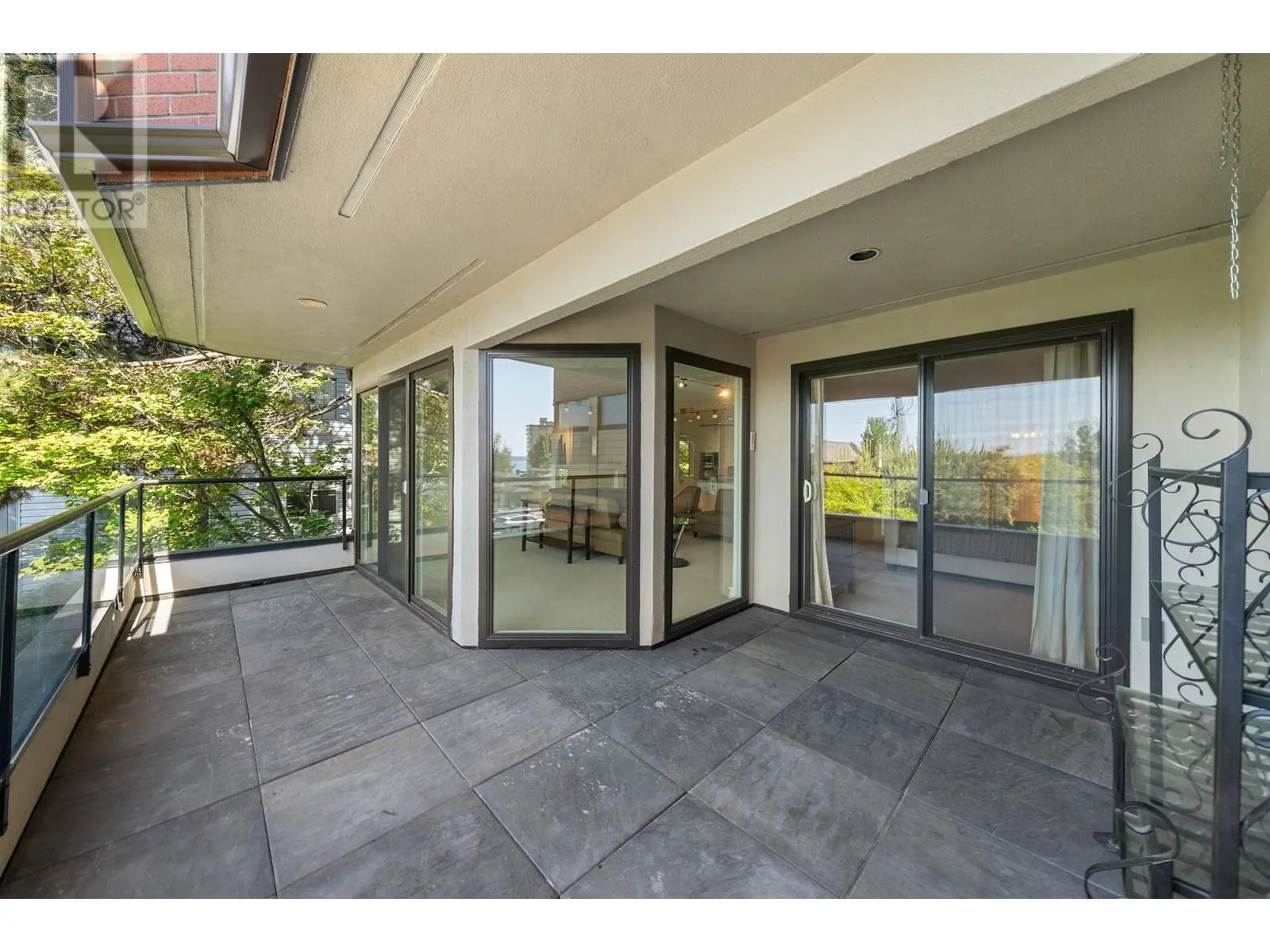 201 2408 HAYWOOD AVENUE