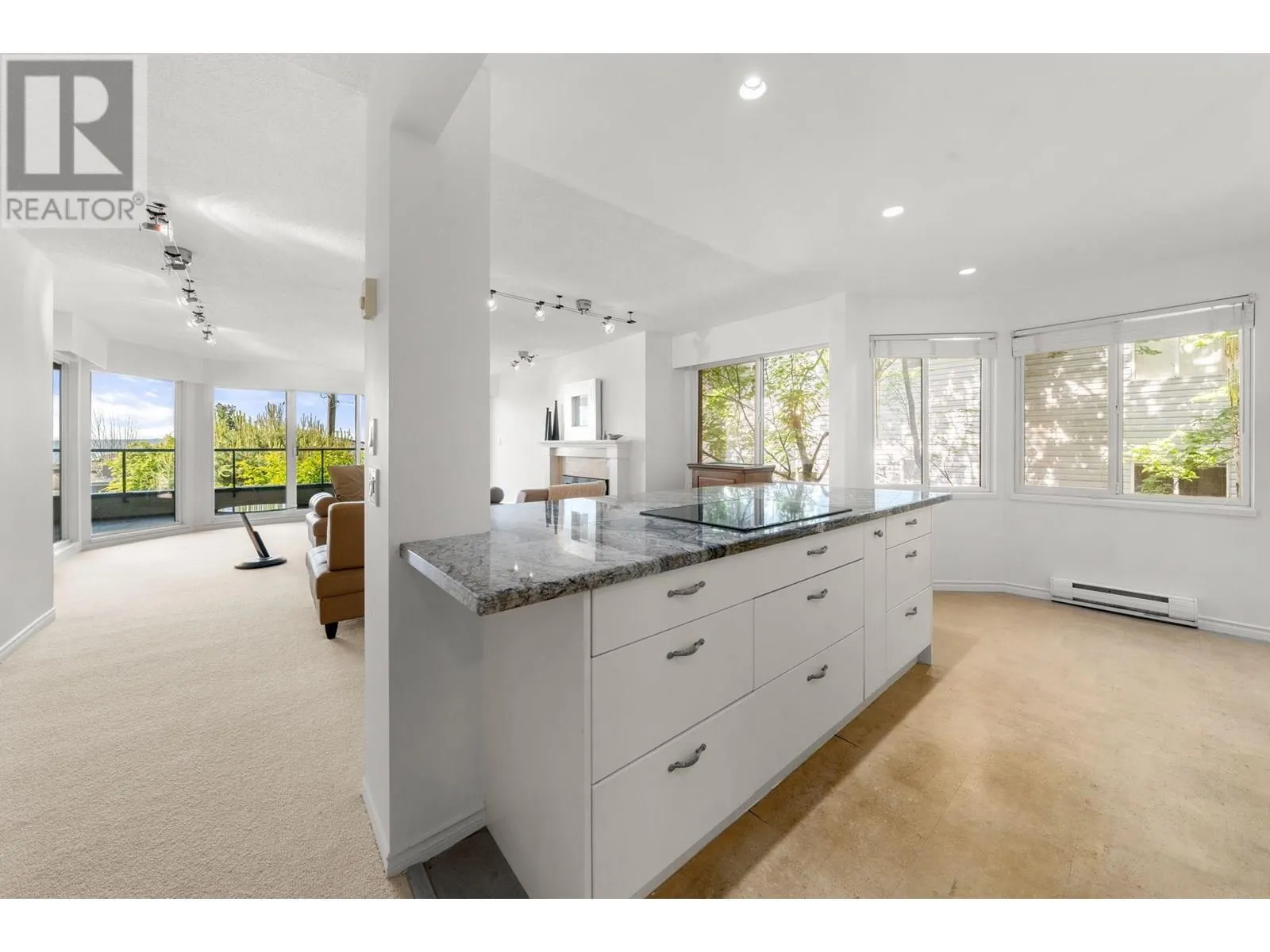 201 2408 HAYWOOD AVENUE