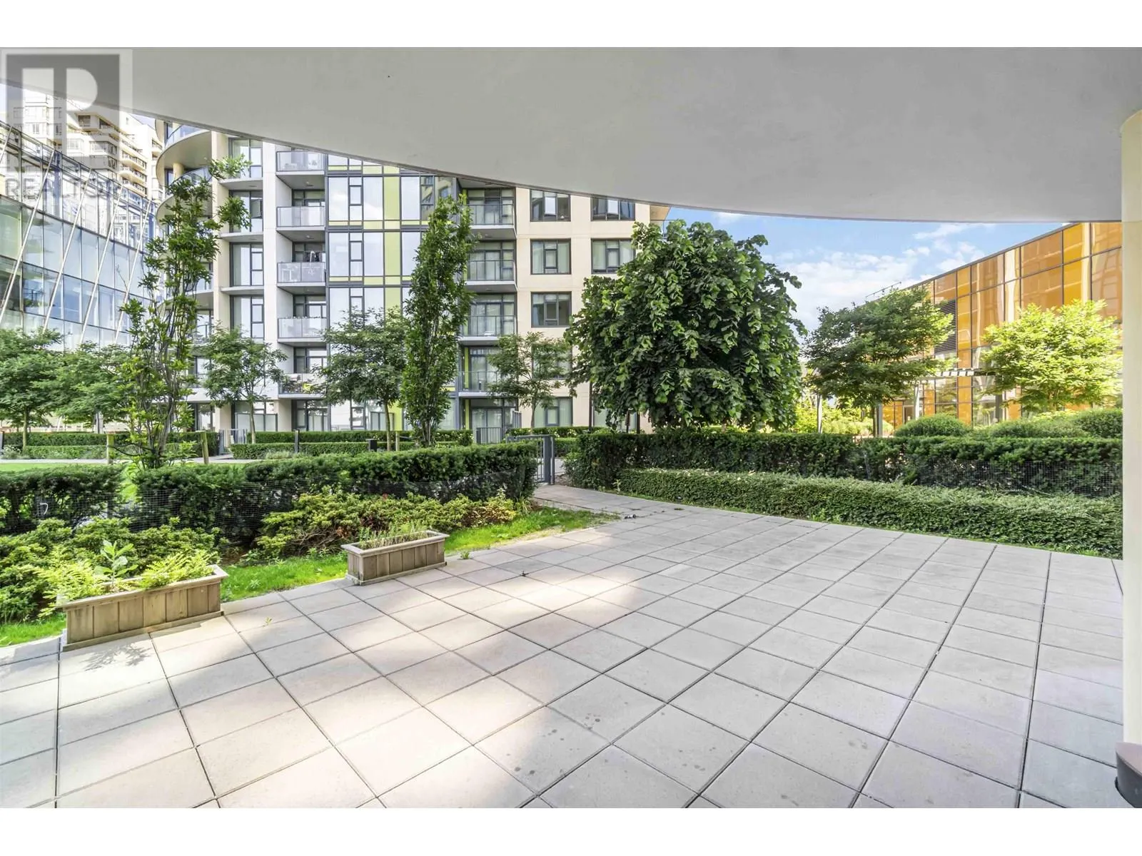 402 7388 KINGSWAY