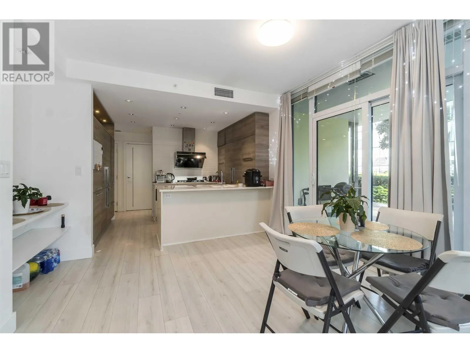 402 7388 KINGSWAY