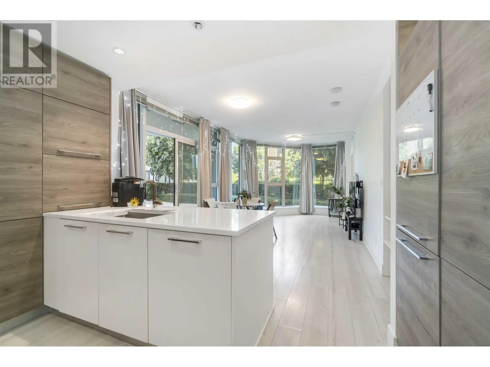402 7388 KINGSWAY