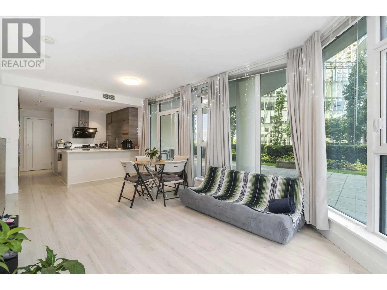 402 7388 KINGSWAY