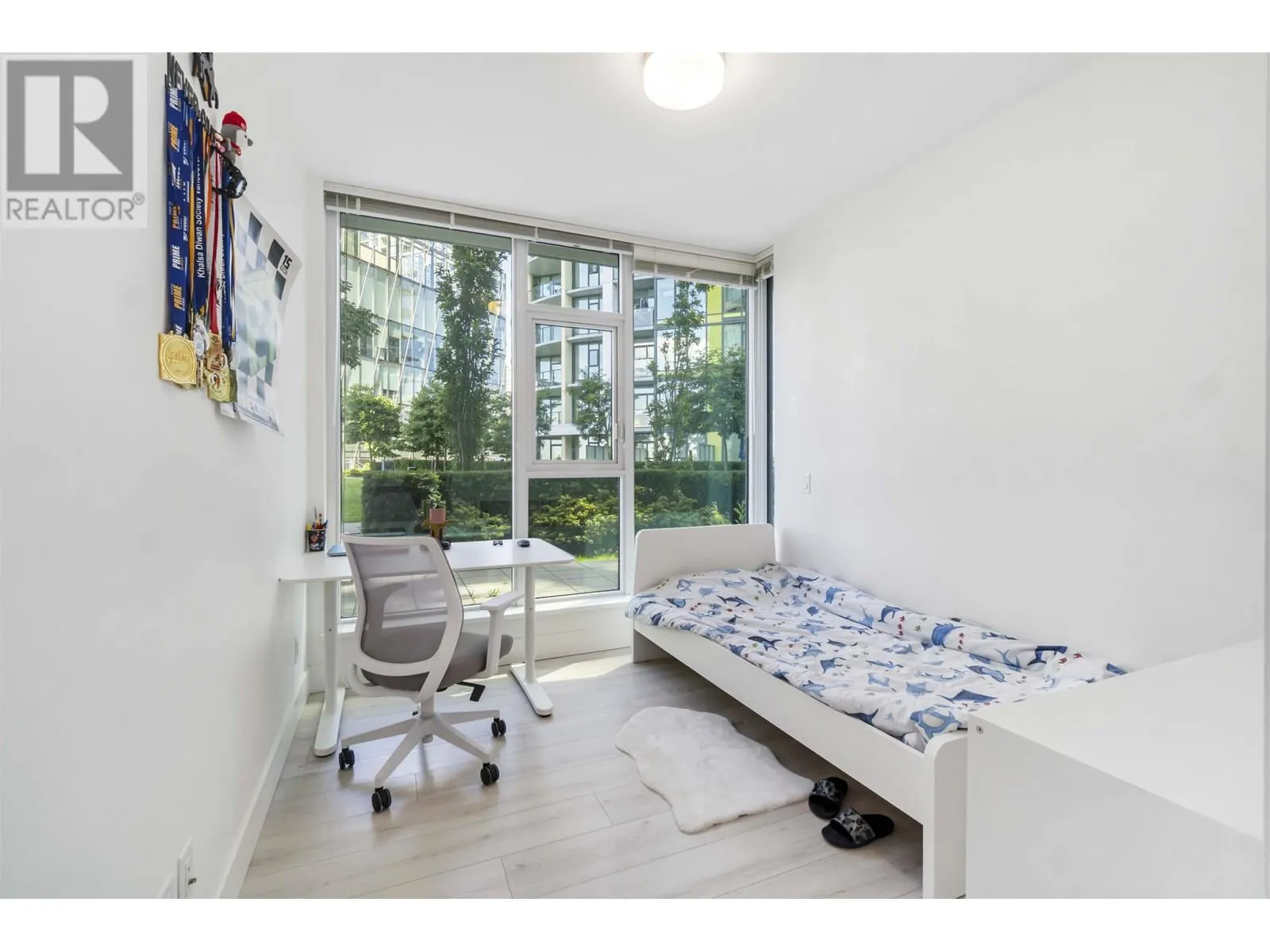 402 7388 KINGSWAY