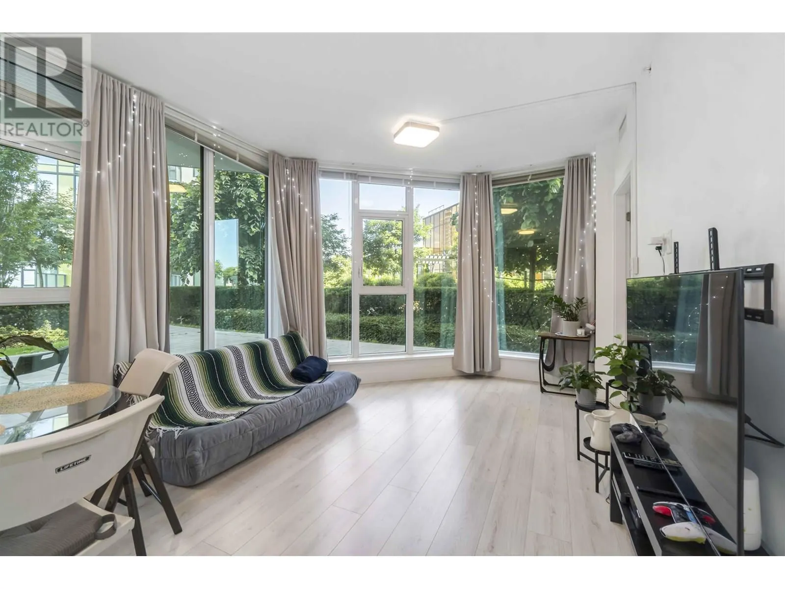 402 7388 KINGSWAY