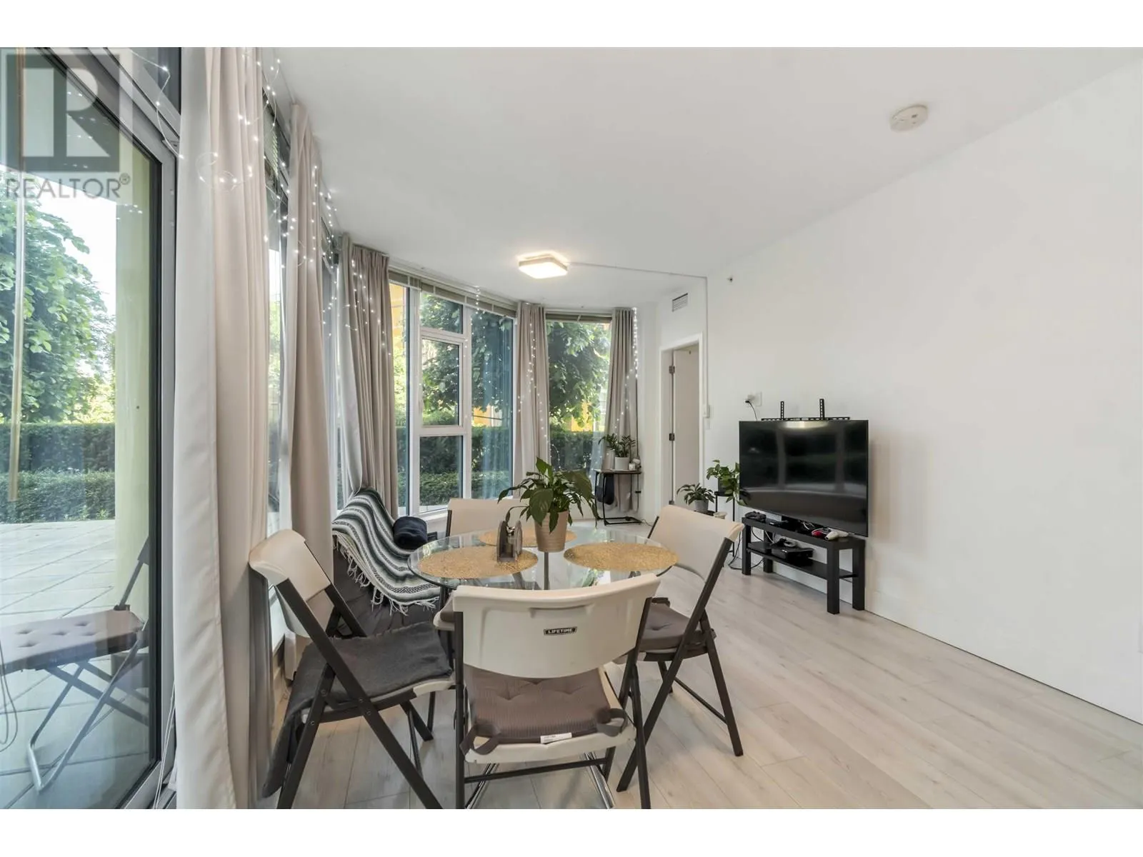402 7388 KINGSWAY