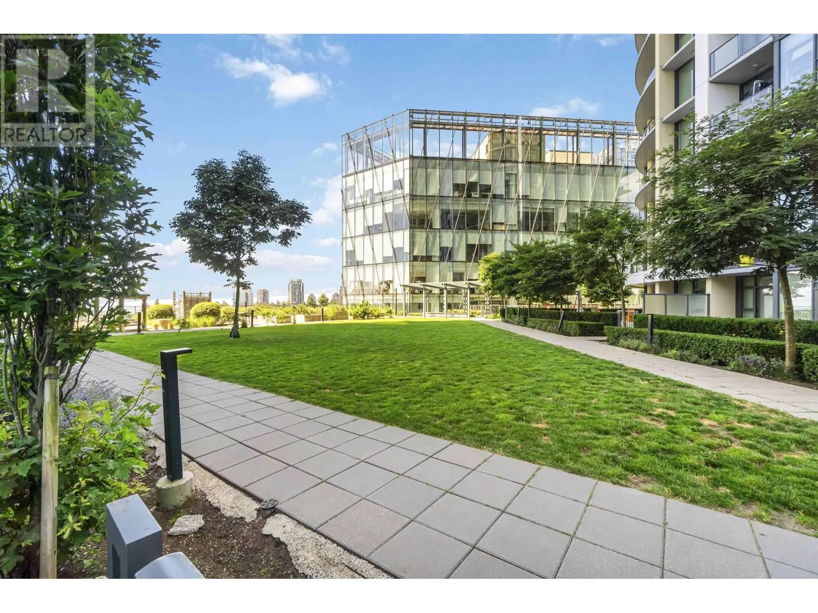 402 7388 KINGSWAY