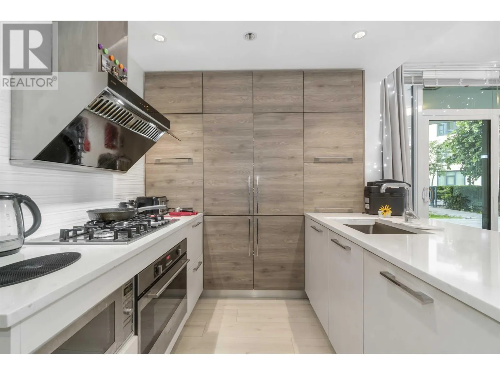 402 7388 KINGSWAY