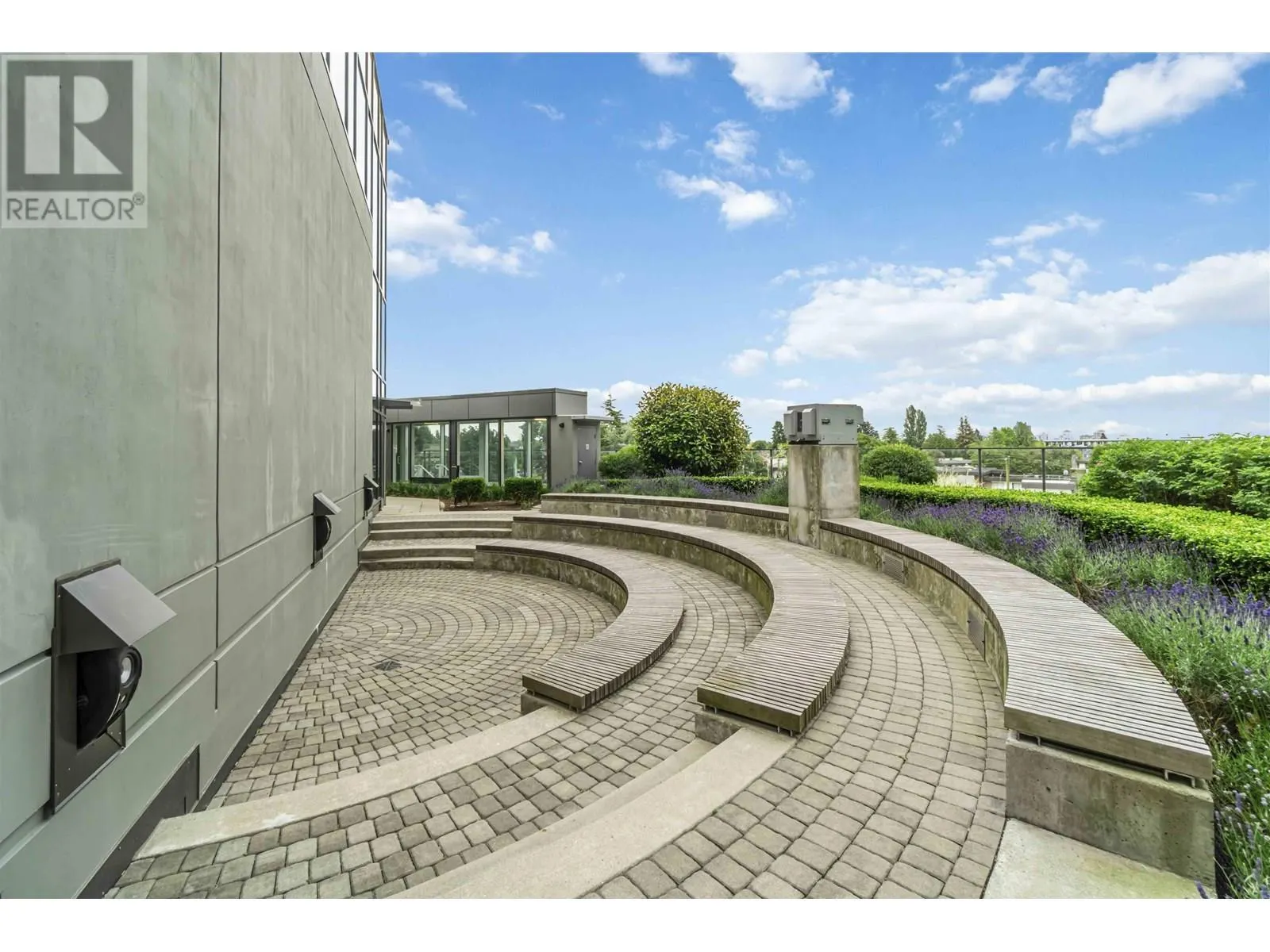 402 7388 KINGSWAY