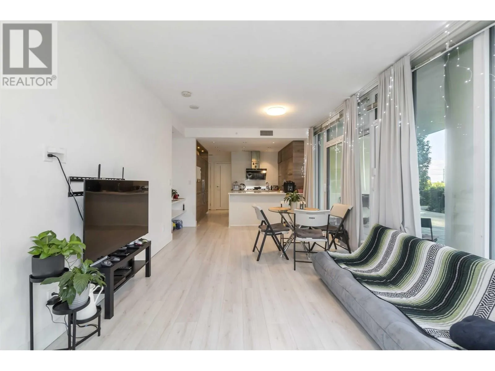 402 7388 KINGSWAY