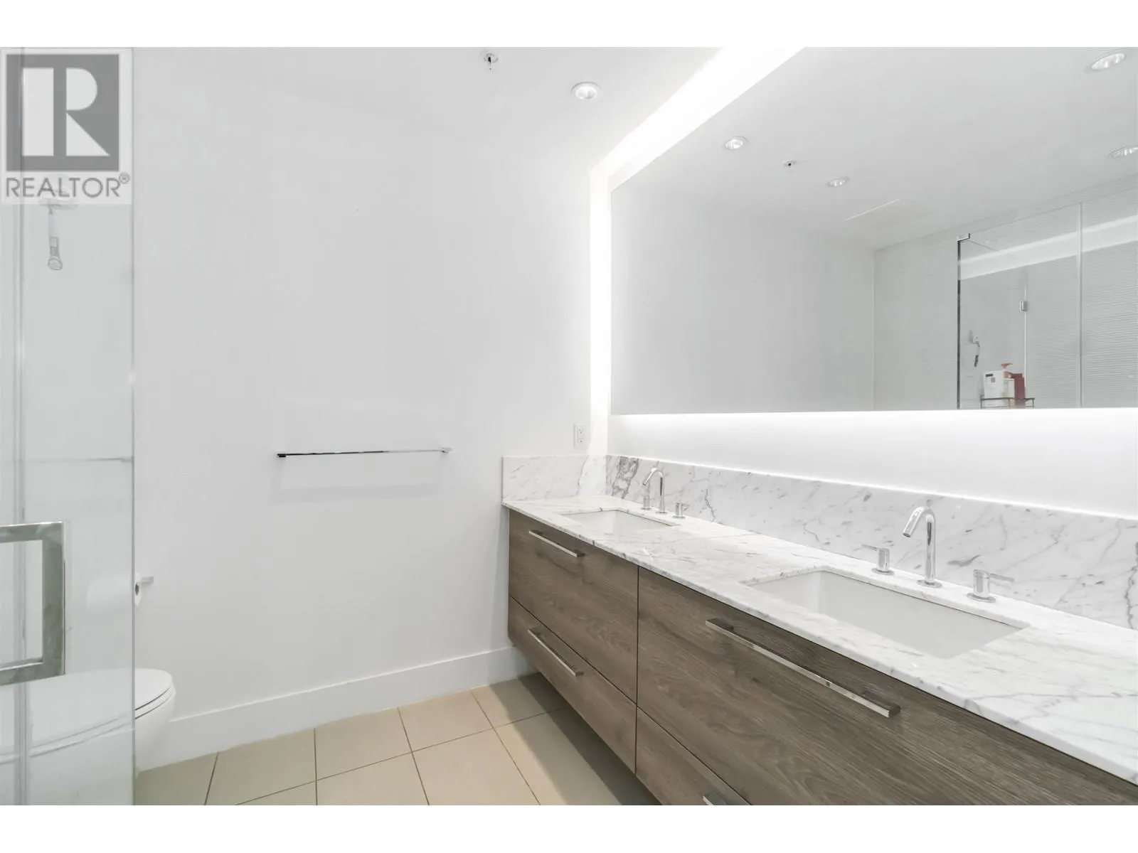 402 7388 KINGSWAY