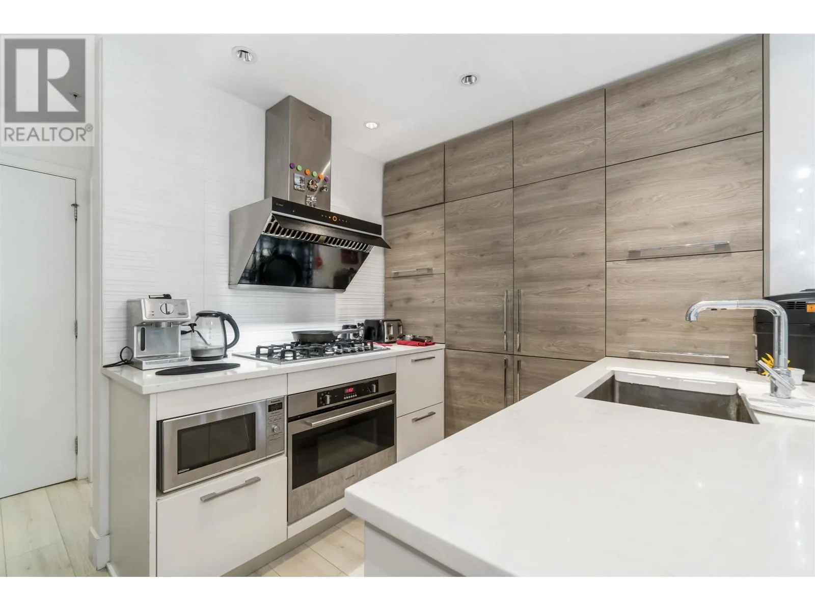 402 7388 KINGSWAY